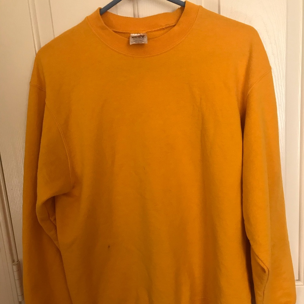 Yellow over size hoodie.